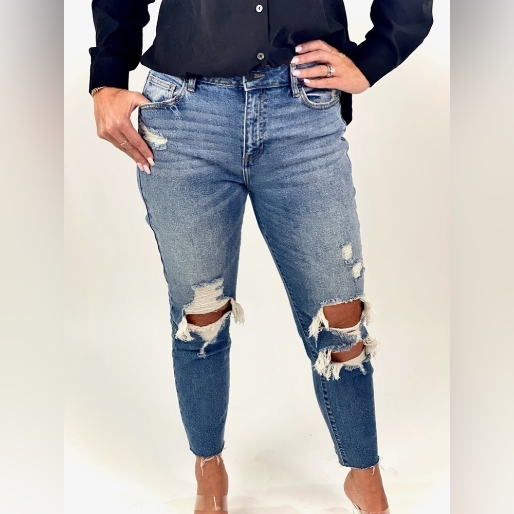 CELLO High Rise Mom Jean With Rawcut Hem